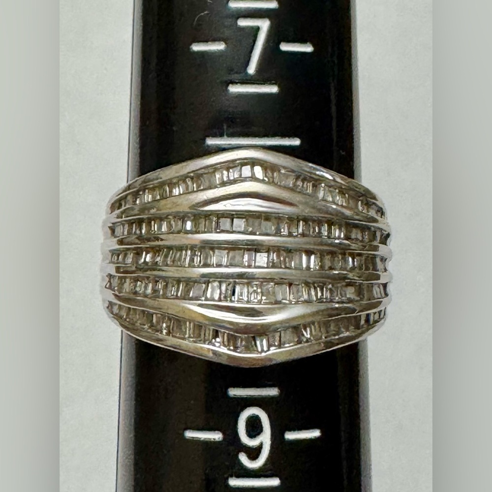 10K White Gold And Diamond Baguette Ring - 6 Grams